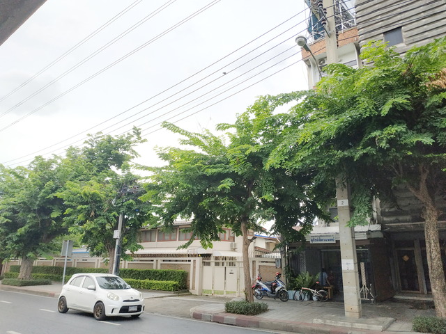 ตึกแถว-อาคารพาณิชย์ ขาย เหมาะทำตึกแถวปล่อยเช่ารายวัน ฝั่งธนใกล้BTS Office-and-Airbnb-investment-BangPhlat-BAngkok, อาคารพาณิชย์ทำเลทอง-บางพลัด good-for-Airbnb-daily-rentals,