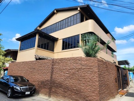 บ้าน ขาย พร้อมบาร์วิวเมือง180องศา พูลวิลล่าสุดหรู3ชั้น ใกล้รถไฟฟ้าสายสีเหลือง บ้านพูลวิลล่าศรีนครินทร์ พูลวิลล่าสไตล์รีสอร์ทใกล้อ่อนนุช